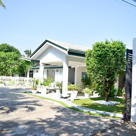The Bamboo Tree Transit Hotel Катунаяка Екстер'єр фото