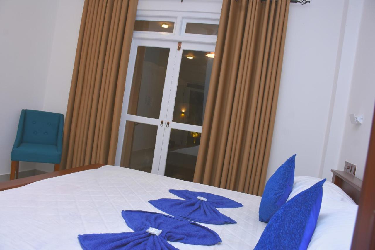 The Bamboo Tree Transit Hotel Катунаяка Екстер'єр фото